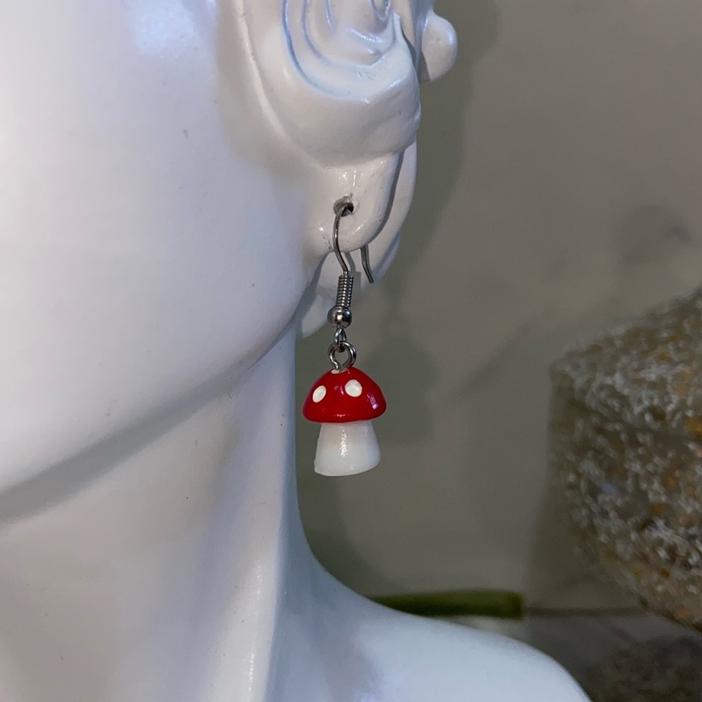 Silver Tone Red Mushroom Dangling Earrings🍄